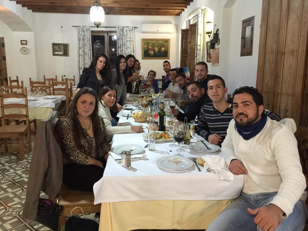 criiistiiniitah's tweet photo. Cena de primos Maures! @lolailoo90 http://t.co/4vwf8r3Rnk