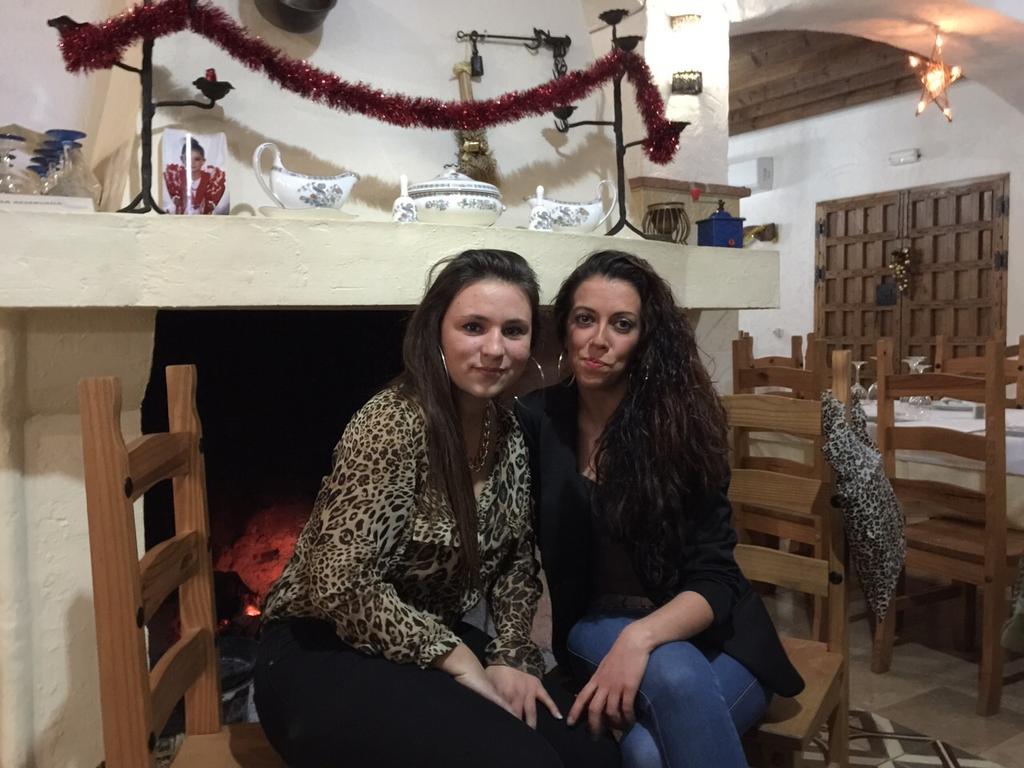 criiistiiniitah's tweet photo. Cena de primos Maures! @lolailoo90 http://t.co/4vwf8r3Rnk