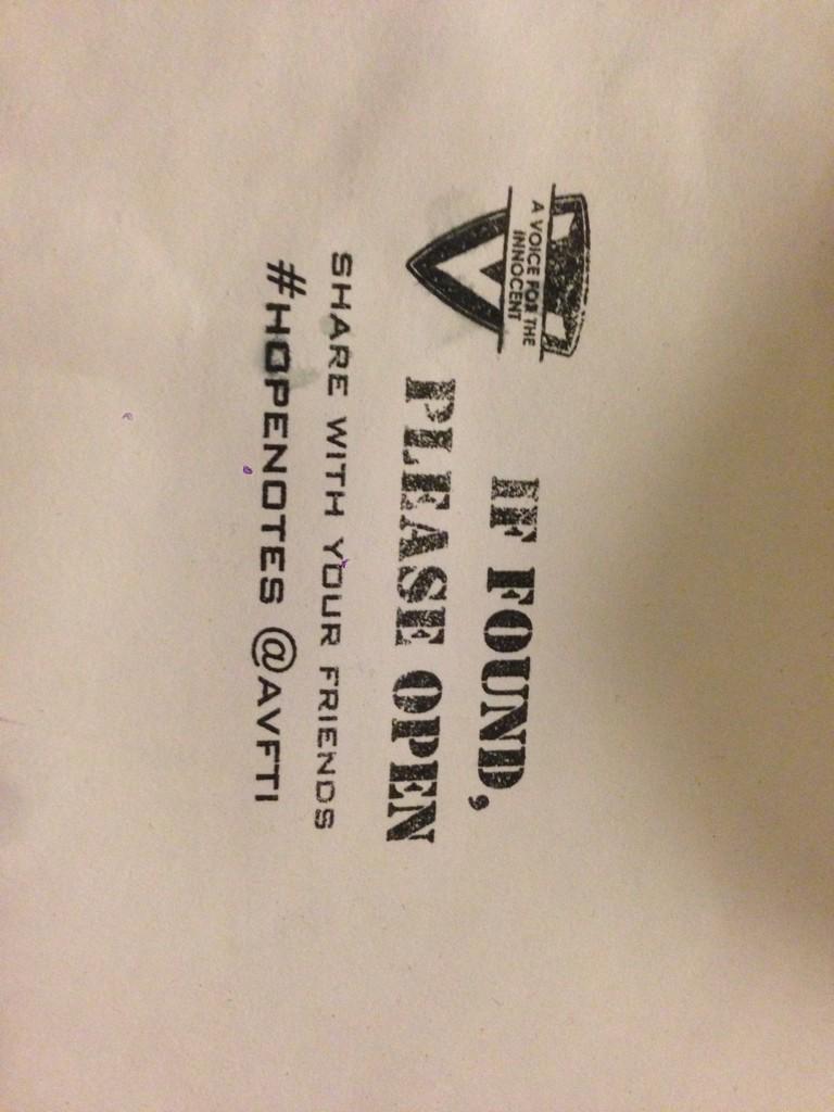 nikuaIe's tweet photo. So yesterday, I got a #hopenote at the vigil and i think it's amazing that @avfti does this. http://t.co/AZX3FU7ADV
