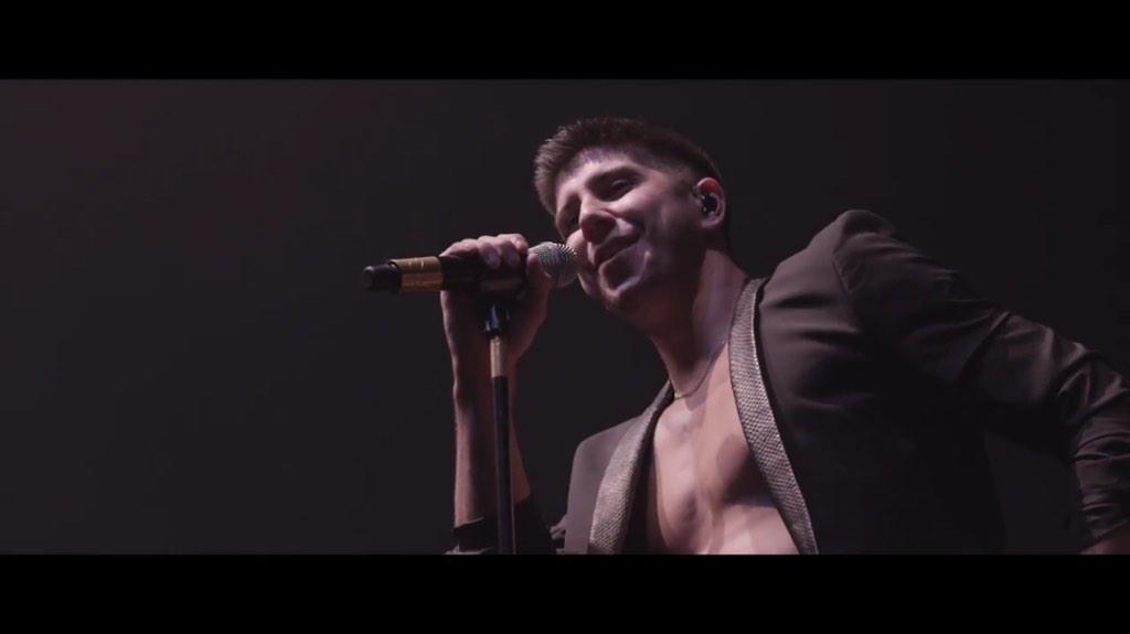 akhuynh's tweet photo. BAE LOOKS GREAT, per usual. @OfficialSoMo http://t.co/CmpSmvcSkY