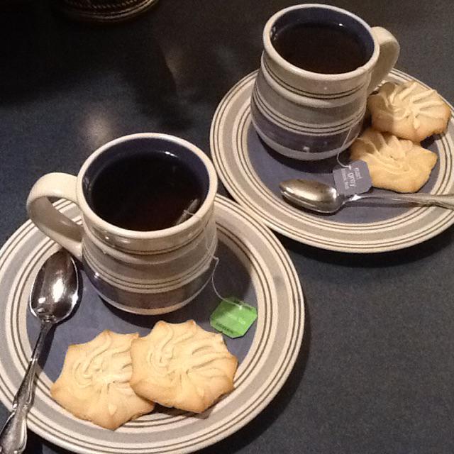 A bit of tea and biscuits for me and the missus in preparation for the #DowntonAbbey premiere.
