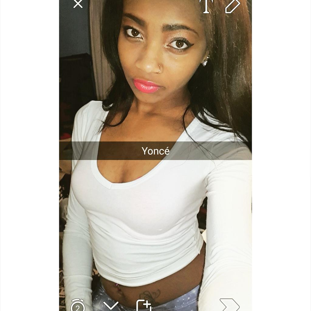 x__Liy's tweet photo. "@alightskinnigga: Quote this with selfie and relationship status 😳" #foreverfuckingsingle. http://t.co/1473v9AgBn
