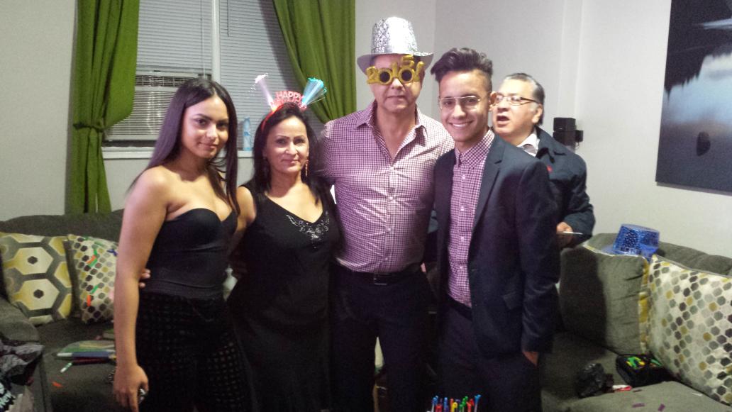 GomezAlta's tweet photo. Mi linda familia http://t.co/aj1uKrS8ag