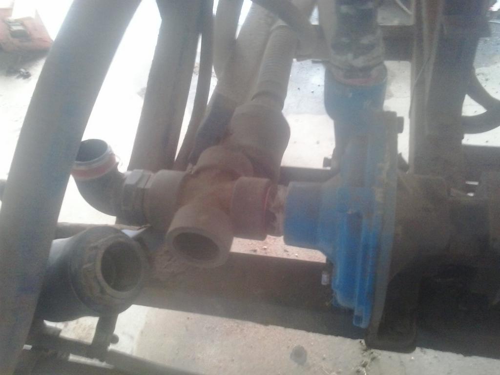 Oscarthefarmer's tweet photo. @dieselburner996 @matt_waye @coreyblacksell @cropmad @mottagwa @jimandlara downtime. Eg last 3 days! #weldingpractice http://t.co/eOMFE4Uyb5