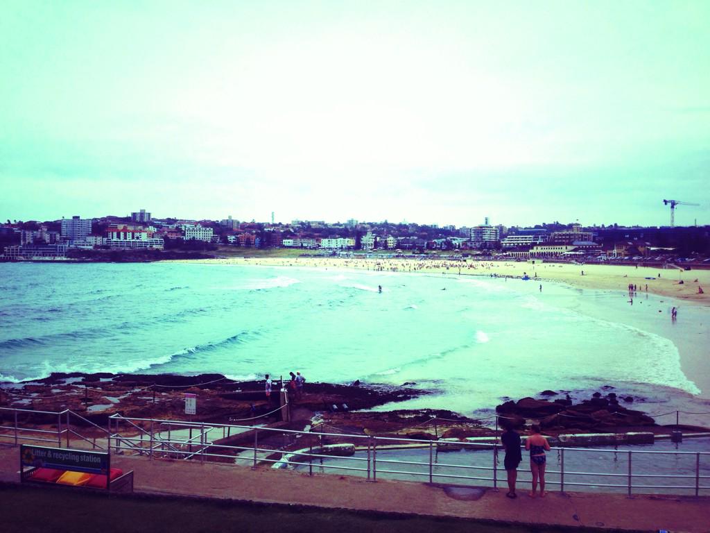 SJMtweets's tweet image. Nothing like the shark alarm going off just as you are stepping into the water at #Bondi #Shark #EmptyBeach #lucky