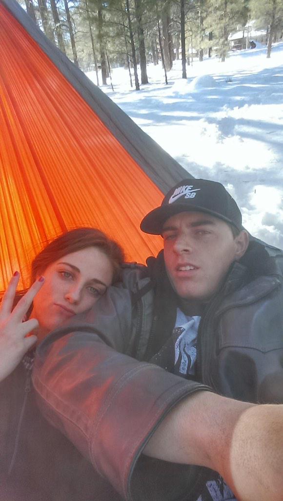 kaitlenbieber's tweet photo. Finishing off winter break right 💚🌲 #snowbums #treehammock http://t.co/7pOp5hj7Ta