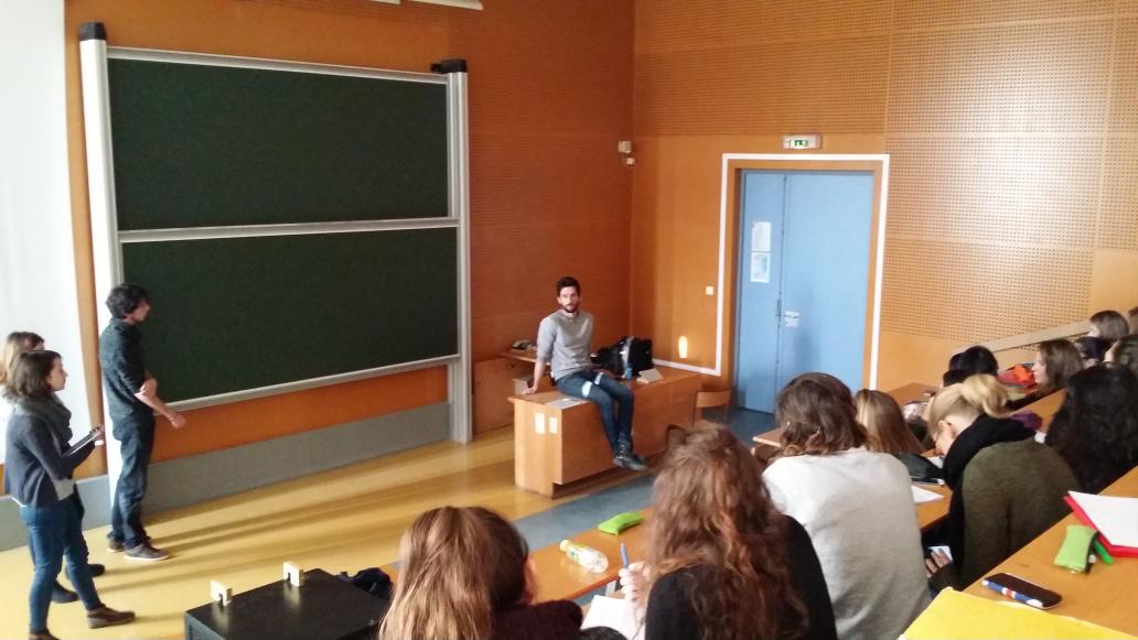 semioblog's tweet photo. Pour le premier cours de l'année,  @FrancoisTheurel est venu rencontrer mes étudiants de #L2COM http://t.co/H3gabBguve