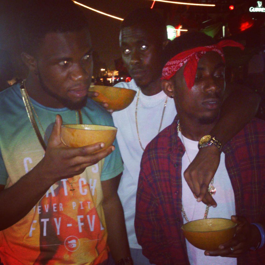 real_iDC's tweet photo. @real_iDC  Y3 nom nsa na y3fa adwene @kingofaccra @urbanroll @Y1079FM http://t.co/fXTSRYNIqy