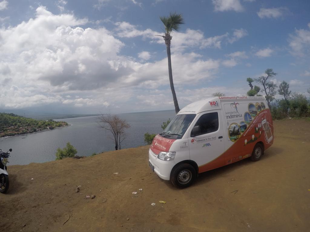 IndoInYourHand's tweet photo. Cuaca Bali Timur cerah, saatnya merekam ☀#BaliInYourHand https://t.co/WT56t8Qxs1