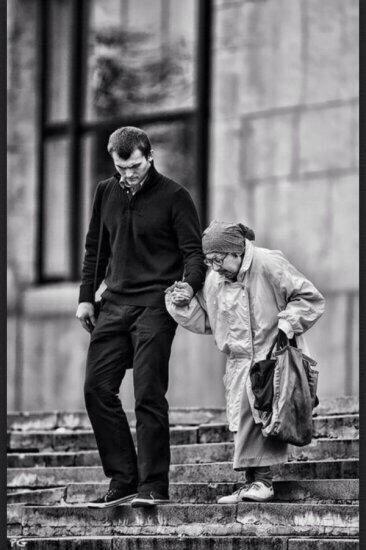 .

أخذت بيدك كثيرا لكي تمشي ، فلا تستحي أبدا أن تأخذ بيدي اليوم ؛ فغدا ستبحث عن من يأخذ بيدك ..