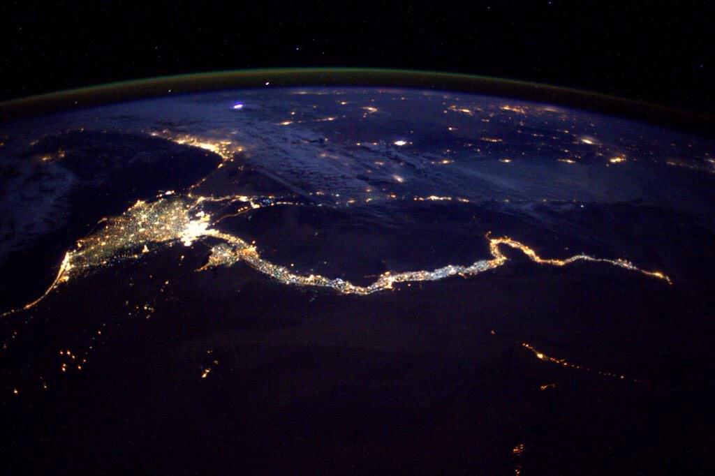 KotaBontangNet's tweet photo. Pagi tadi, astronot Barry Wilmore memoret Sungai Nil dari luar angkasa di dalam ISS. Magnificent! -@infoAstronomy http://t.co/oBHmR3rPK3