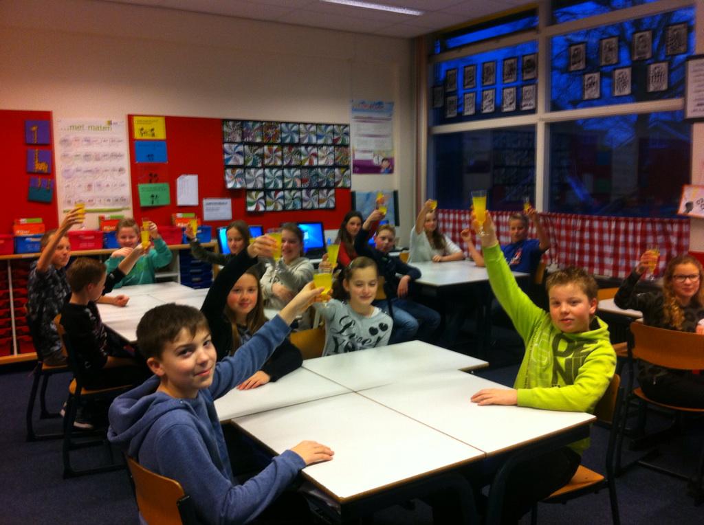 obsdeanbrenge's tweet photo. De beste wensen voor 2015! We zijn vanmorgen begonnen met de nieuwjaarsborrel. http://t.co/O6wtd1fEeS