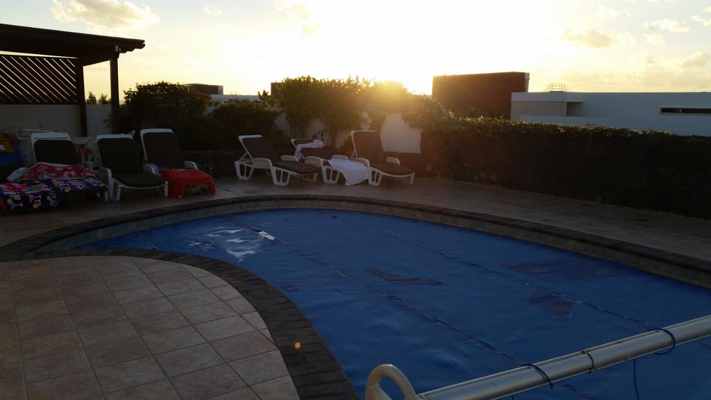 Ticky1977's tweet image. I&apos;d better give it half an hour before the pool cover comes off......#mondaymorningproblems