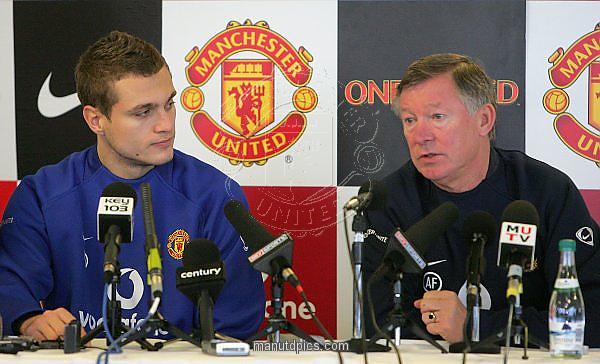 #OnThisDay di 2006, Manchester United membeli Nemanja Vidic dari Spartak Moscow dgn harga 7jt Pounds. Nemanja woho'o!