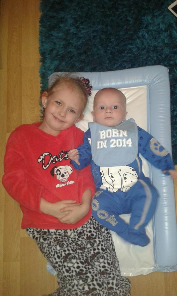 cheeksweet26's tweet photo. My life these two ❤ http://t.co/cOrfMsq3pl