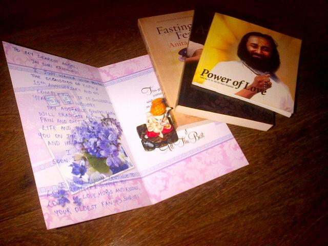 ameesha_patel's tweet photo. Thank u for the lovely ganeshji n books n such a special card..thanks shruti..lovelyyyyyy start of the week http://t.co/LJ1Ti8uF9q