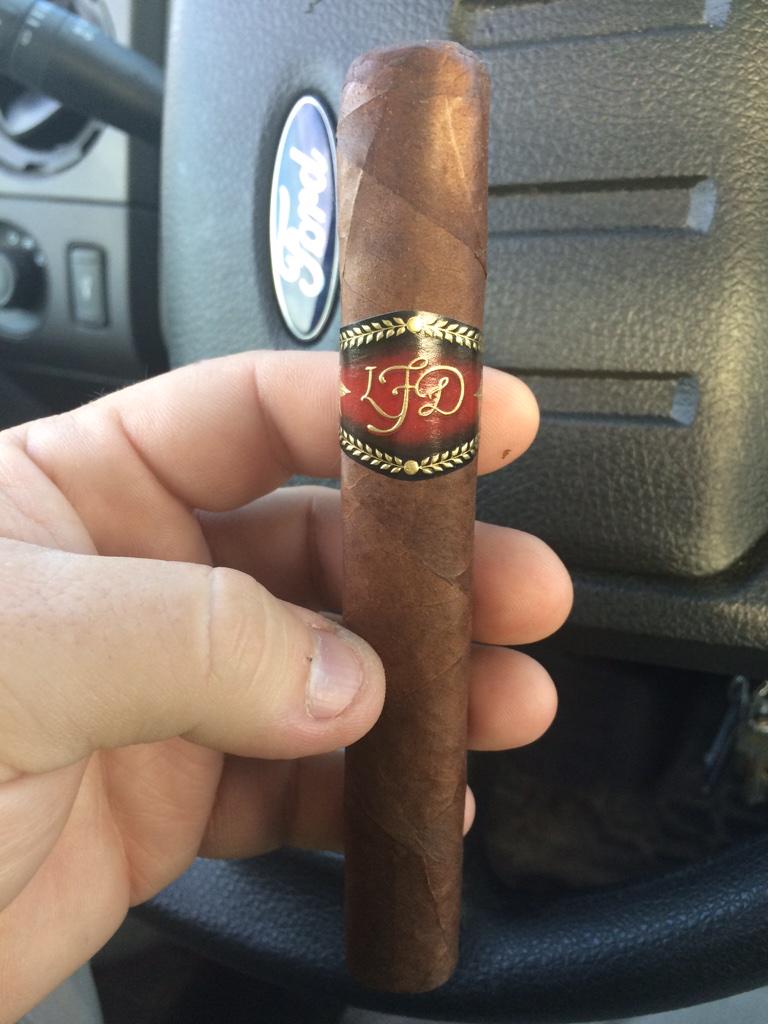 Smokin_Bulldog's tweet photo. I hate Monday. Thankfully I have my trusty @LFDcigars #DoublePress yummy http://t.co/ejAQ9zzX3U