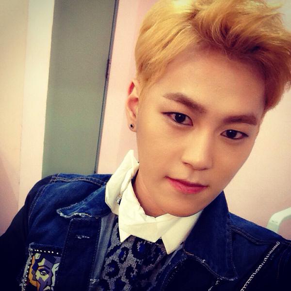 B6l30q1IAAAYu7-.jpg:large