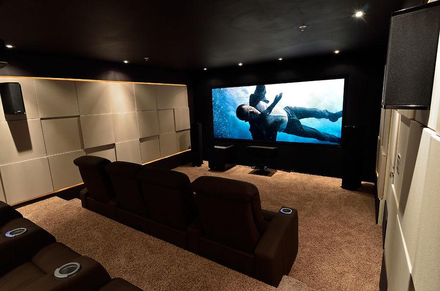 AVCorner's tweet image. لديك قبو أو مساحة شاغرة؟
ضمن التغريدة 4 صور تلخص ما يمكننا إضافته لمنزلك
للمزيد: avc.sa/ar/home-theate…
#سينما #تقنية