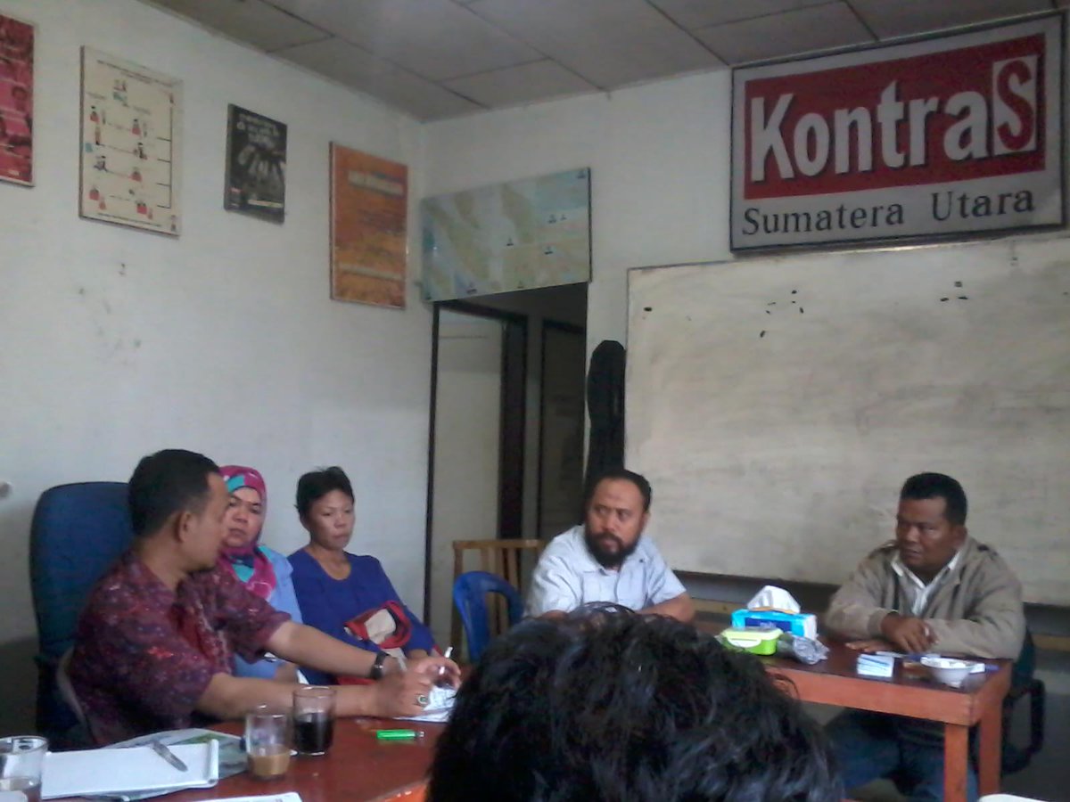 KontrasSumut's tweet photo. Diskusi dan konsolidasi bersama aliansi warga sipil untuk HAM di Kantor KontraS Sumut. Silahkan berhadir :) http://t.co/HomAMcZxhU