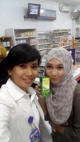 rizkyriiana's tweet photo. #selfieWithPharmacist #KimiaFarmaExperience @kimiafarmacare http://t.co/oWLCAWV37L