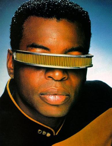 LappieM's tweet image. Om nooit meer doelpunt van corner te verwarren heeft scheidsrechter Laforge wel nieuwe bril gekocht. #stagerefs #lt