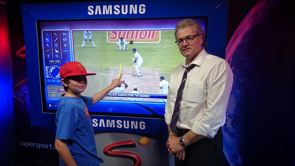 Cape_Moonie's tweet photo. @SunfoilCricket #Protea_Fire #Sunfoil series enjoying the cricket with Mike Haysman http://t.co/UjWT5YzMAL