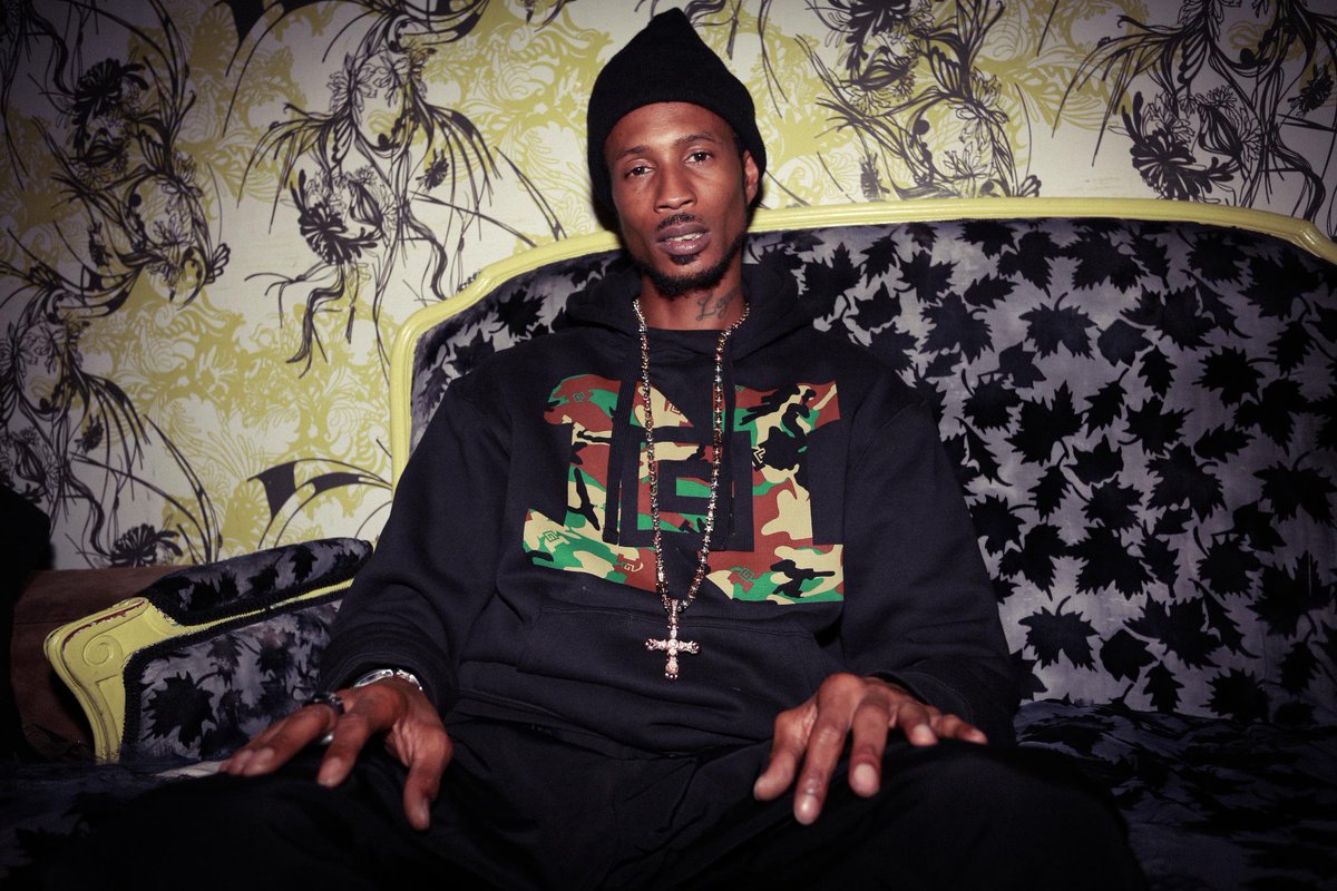 BIG KANI (@kani_forma) on Twitter photo portrait of <a href="/DDoubleE7/">D Double E</a> by me from when he was interviewed by Voila London jamiekendrick.com/image/10721049… portrait of <a href="/DDoubleE7/">D Double E</a> by me from when he was interviewed by Voila London jamiekendrick.com/image/10721049…