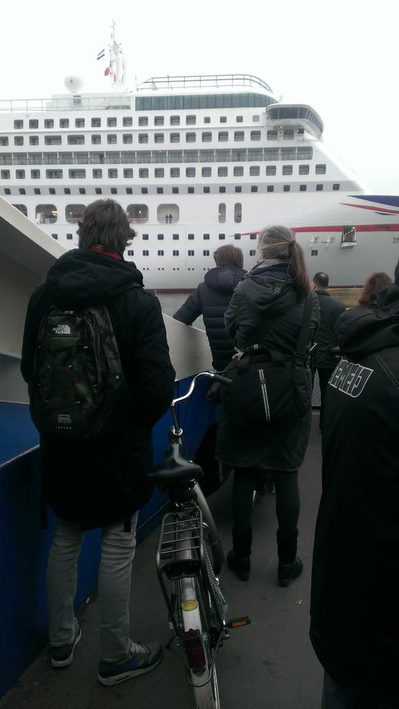 MyNameIsNotBram's tweet photo. Ben ik een keer optijd voor de pont, moet ik alsnog wachten #zwaarleven http://t.co/WWbYPjBg6z