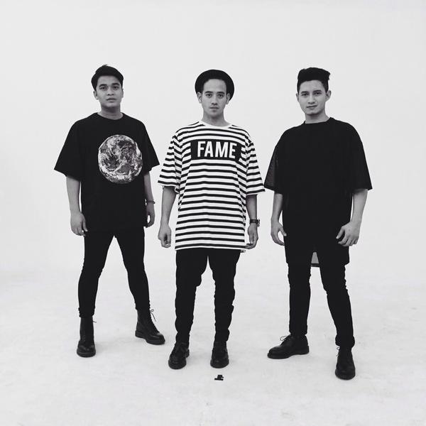 Raka_IcaL's tweet photo. Mudah"an Band @realTBCband di sukai banyak org,aminn.. http://t.co/mg0BDq6We0