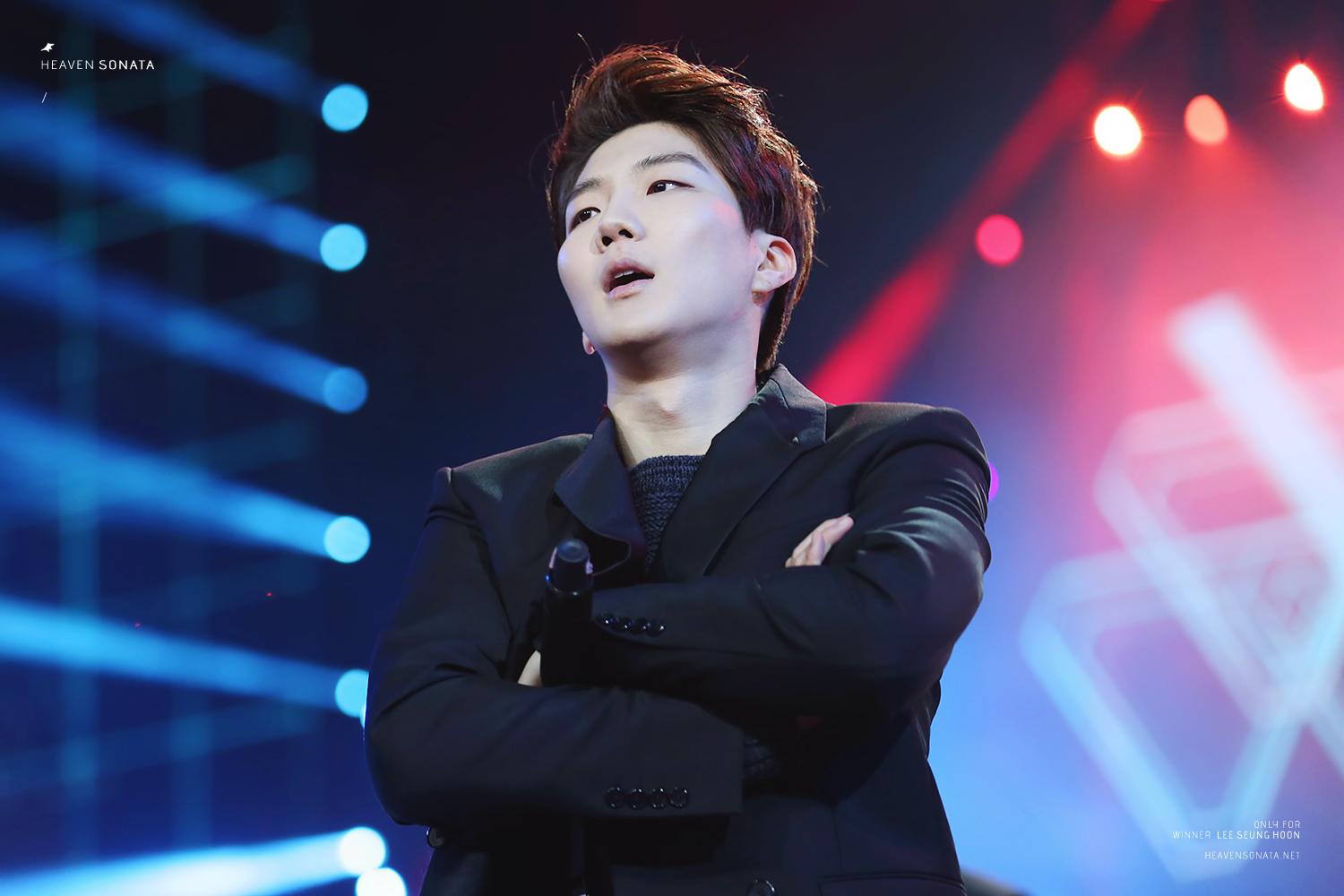 B6lmCkGCUAAsMYX.jpg:large