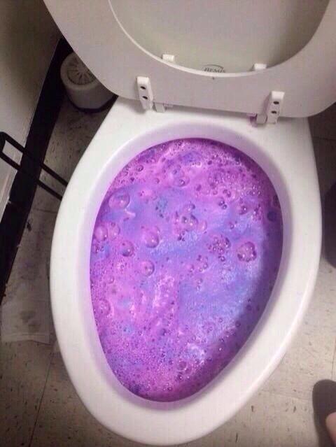 bokebokejad's tweet photo. トイレにバスロマン入れたら毒沼すぎると話題にwwwwwwwww http://t.co/2f0Iv3rl7x