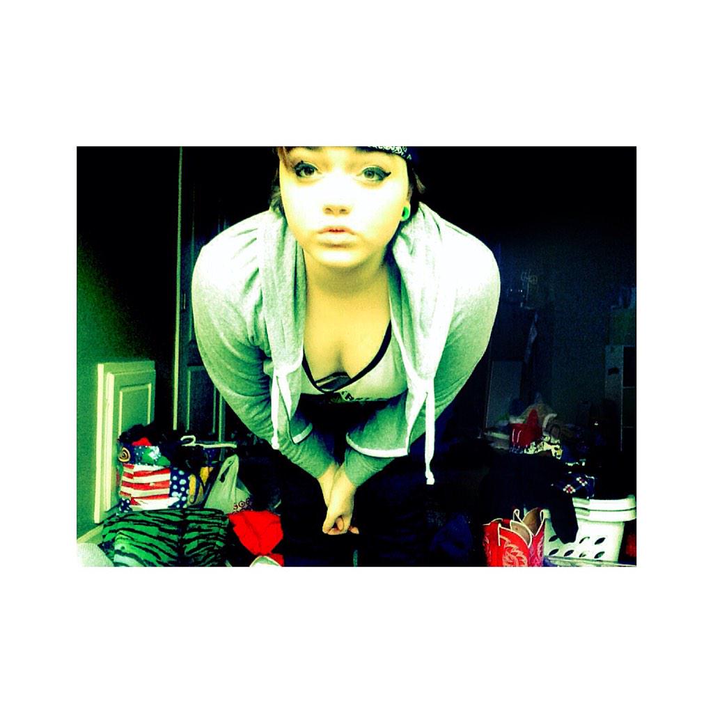intotheinsane's tweet photo. Fuck school tomorrow 🙈😘 http://t.co/DWqgffr6hq