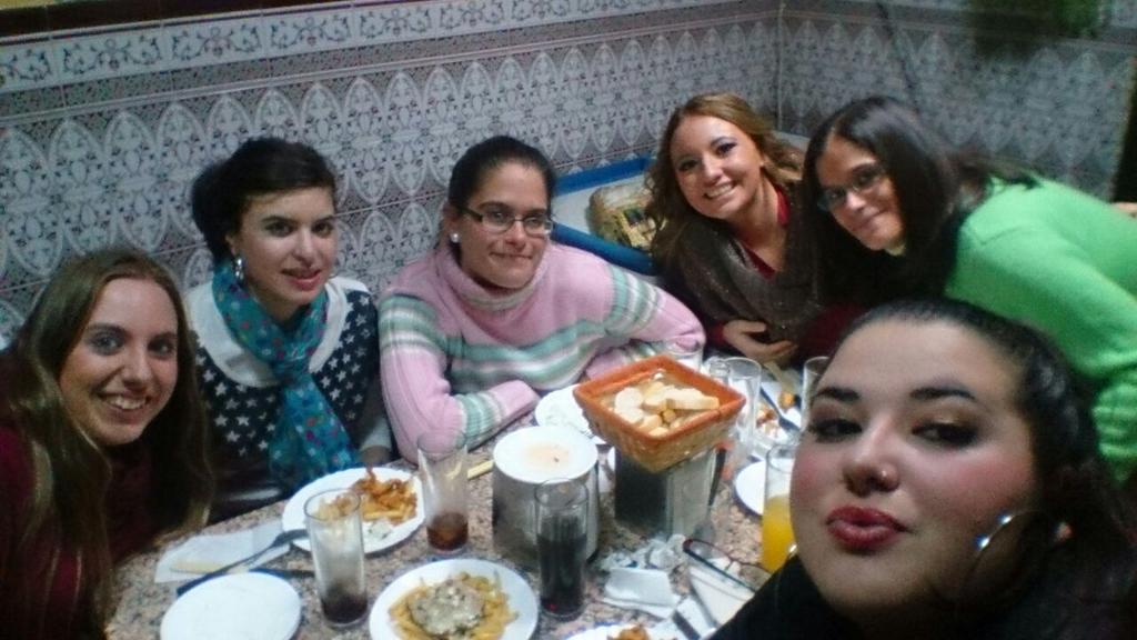 RaquelGR_05's tweet photo. Sábado Noche #CumpleDeli http://t.co/OF5zd0jlPZ