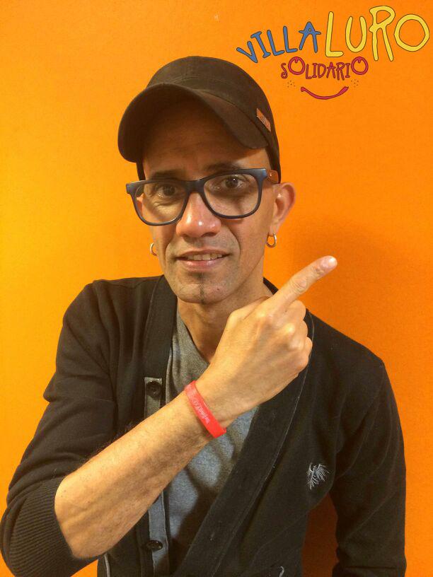 VLUROSOLIDARIO's tweet photo. GRACIAS GROSO @elcubashowmatch por apoyar nuestra iniciativa social, posando nuestra #PULSERAVLS @VLUROSOLIDARIO http://t.co/VhU3wGUhUJ