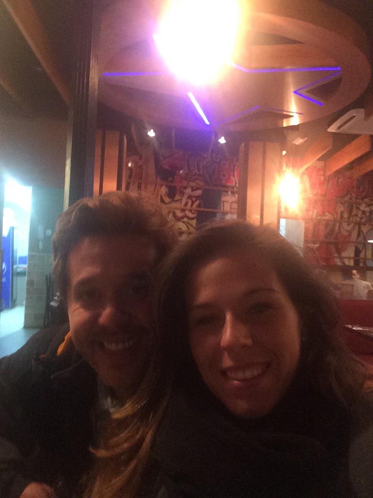 HMistral's tweet photo. Cenita con buena compañía en el nuevo @FosterHollywood de Málaga Centro! 🎉🎉 http://t.co/X3newT2hNo