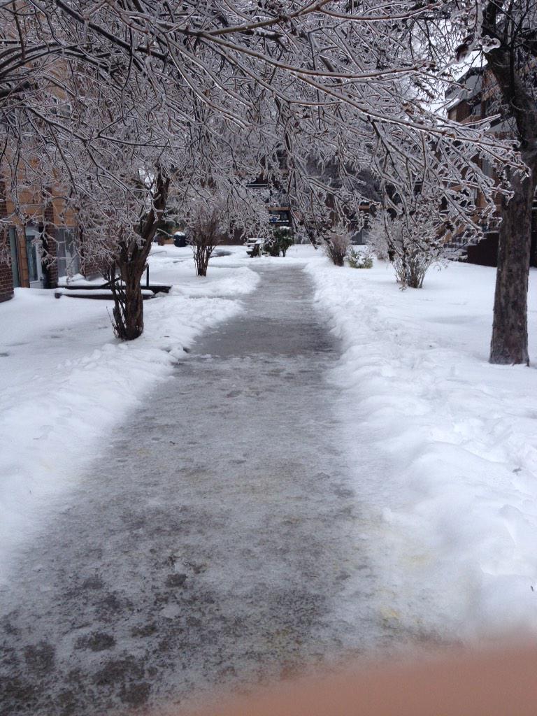 jforget0918's tweet photo. ice craziness yesterday!! #cornwallontario #weather @weathernetwork http://t.co/k37IPe6zSx