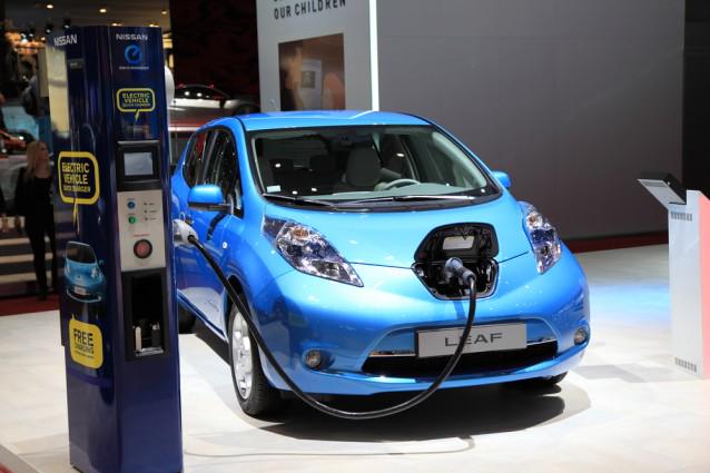 ClimatePower's tweet photo. Nissan Leaf set an electric car sales record in 2014 http://t.co/A6JhGCHJoJ  http://t.co/gceq6DWK7q