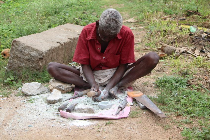 I bought what this old man is making from hampi... A bit of stone from vijayanagara  #guiddoo goo.gl/UogLKq