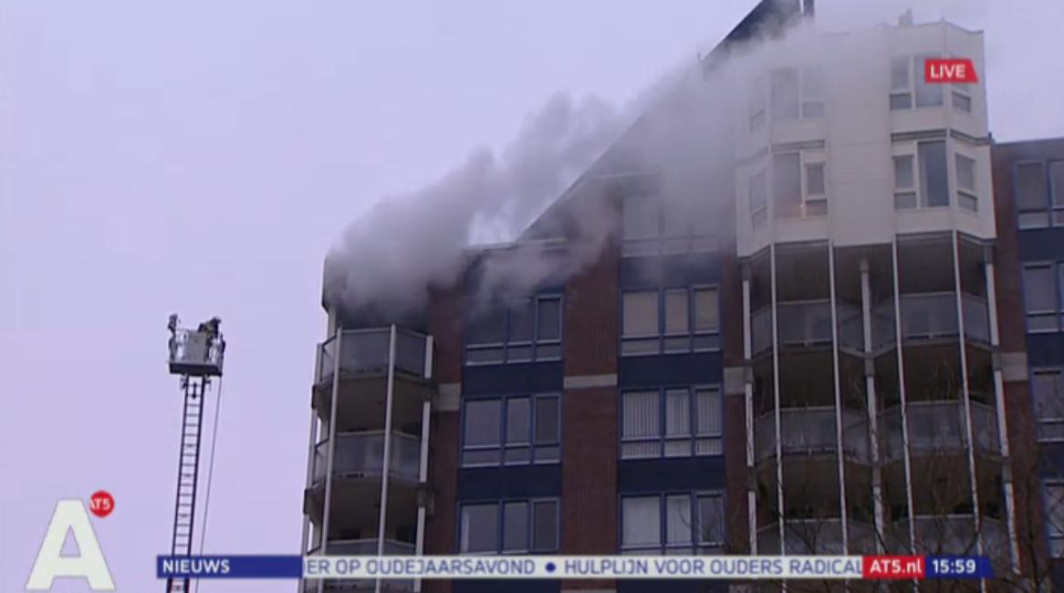 AT5's tweet photo. UPDATE: Aantal woningen om en boven flat Amstelveen ontruimd. Zover geen bekend geen gewonden http://t.co/i6ehKBjXaL http://t.co/6SteTWH3xc