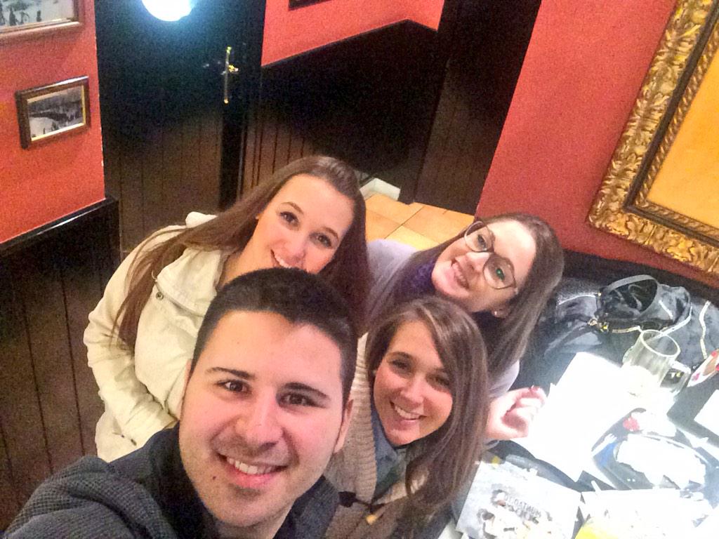 CarmencitaFdezL's tweet photo. Estos ratitos hay que repetirlos más a menudo! 😁 @MartytaSnchez @anthurtado http://t.co/kZjP1Gbytb