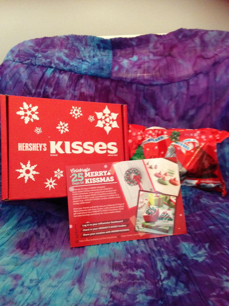 RoxysPlayland's tweet image. #freetotest #influenster #HersheysKisses