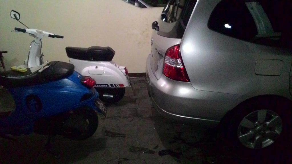 VespaS_IDN's tweet photo. Selamat malam scoots cuci bersih semuanya sebelum bobo cantik...bon dodo http://t.co/s0dkPYgFNC