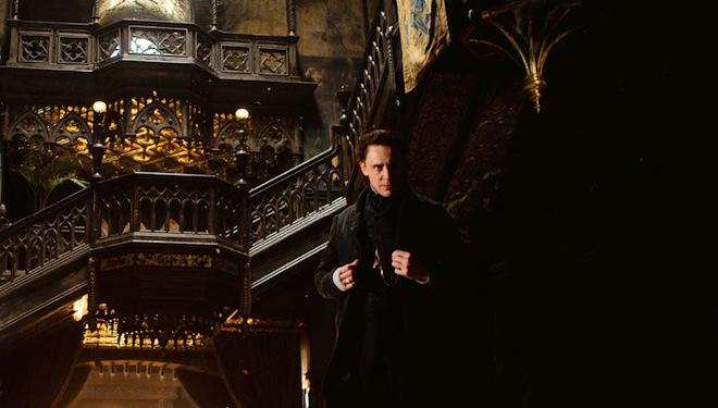 CINEMANIA_ES's tweet photo. Tom Hiddleston se pone gótico con Jessica Chastain y Mia Wasikowska en 'Crimson Peak'. http://t.co/tqRIMz5WIj http://t.co/q4K6Vh6K2u