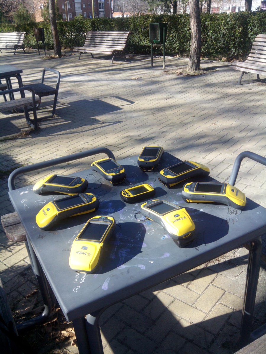 GeoToroTopo's tweet photo. Preparando "regalos" de Reyes Magos, para clientes han pedido en la carta #Trimble #GEO7x en Navidad .@eptisa_ti http://t.co/04KO0bkQHo