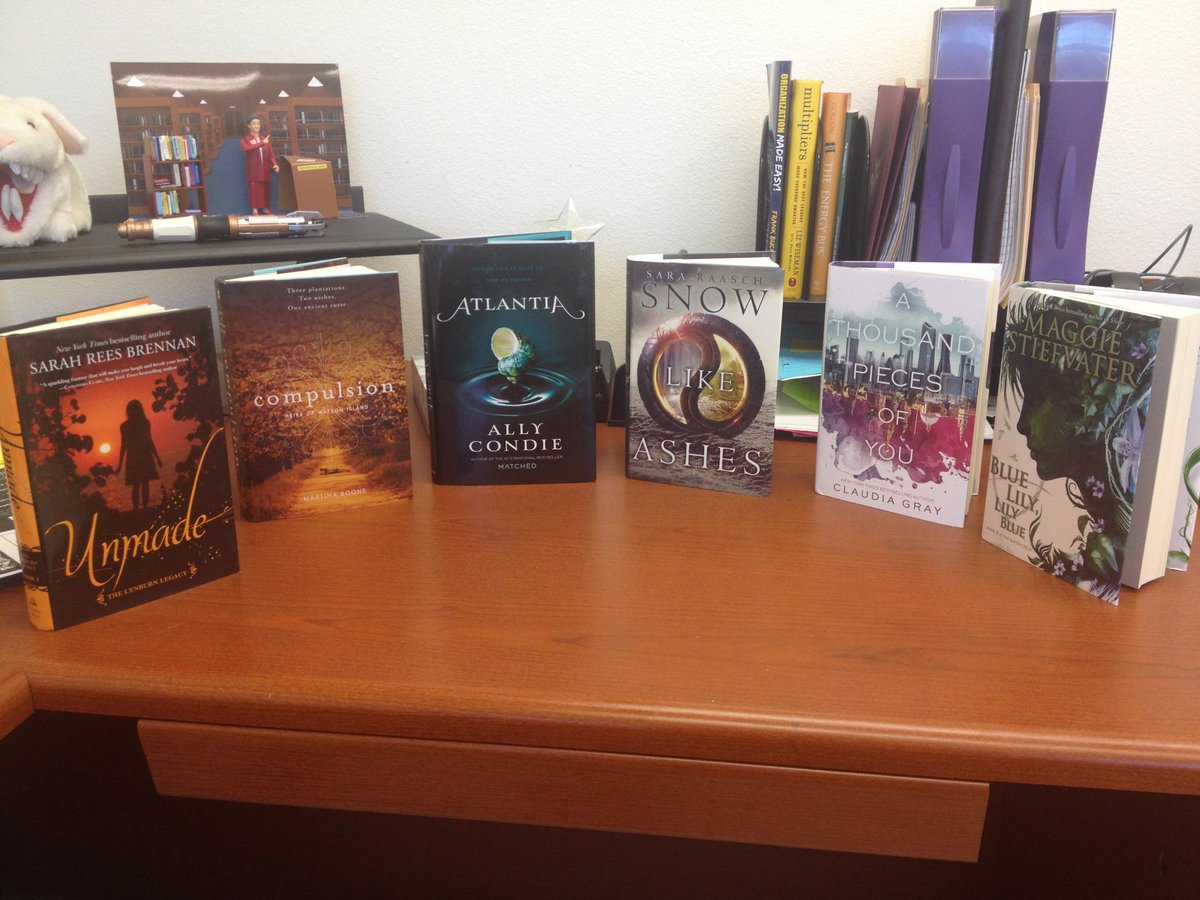 LewisvilleHSLMC's tweet photo. A huge THANK YOU to @MartinaABoone for these books! What a great surprise as we come back today from winter break! http://t.co/QAWwhvFsEy
