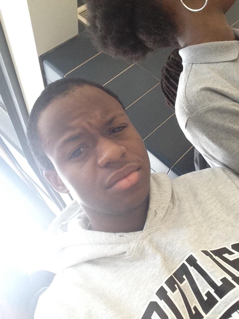 yyxlisaa's tweet photo. @kiara_francis @__uncletaris he's so ugly 😂😂😂 http://t.co/cp6GTllnrY