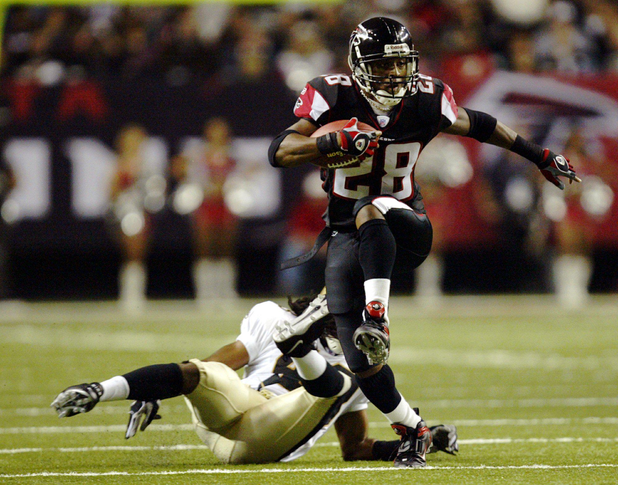   A very happy birthday to former Falcons RB WARRICK DUNN!!!