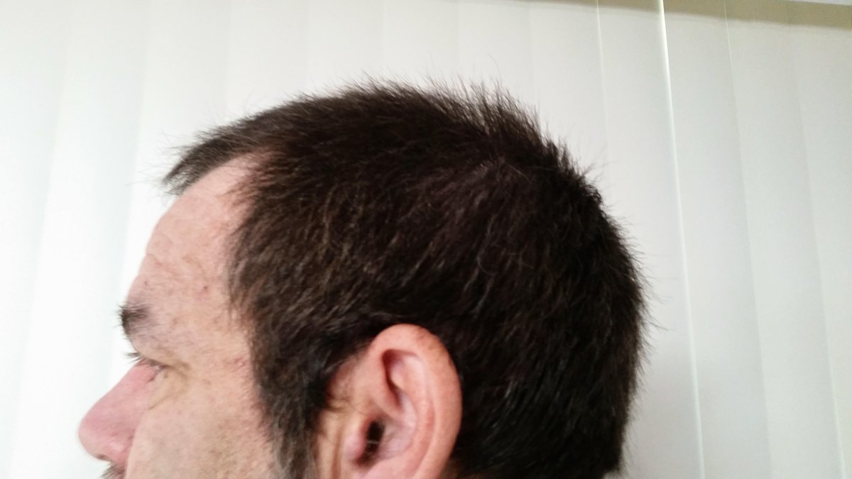 MissDebKnits's tweet photo. Hubby loves this.. it covered the grey like crazy. Will be   getting more soon. #FreeSample #TheLookYouWant http://t.co/1R21kyYtXp