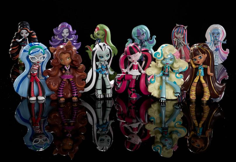 MonsterHigh's tweet photo. These freaky-fab new ghouls won't stay in the back row shadows for long! 😍 #NewVinylFigures #MonsterHigh #ScaryCute http://t.co/ZaMAX4Wje5